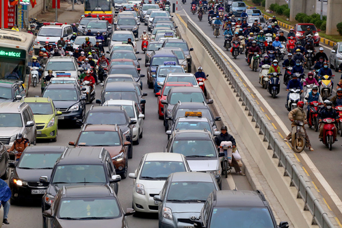 Người Việt tăng mua ôtô, giảm sắm xe máy đầu 2019